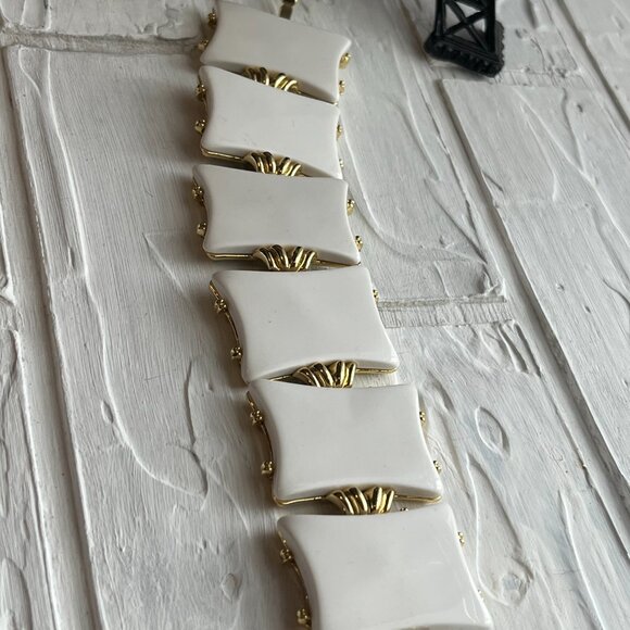 Vintage White & Gold Bracelet, Simple but classy bracelet, Sturdy hard material - Picture 5 of 9